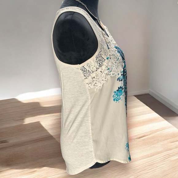 Maurices Tank Top Women's Small Floral  Lace Crochet Accent Boho Chic Cream Blue - Picture 2 of 9